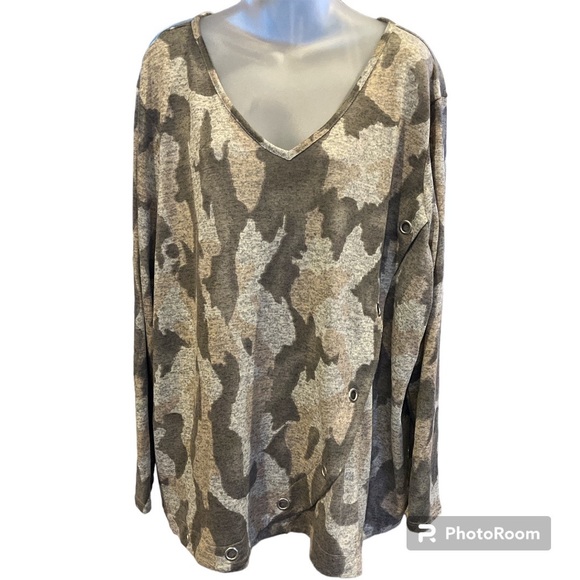 Studio 1886 Womens Plus Size Gray Camouflage V Neck Sweater with Silver 3X - Picture 1 of 13